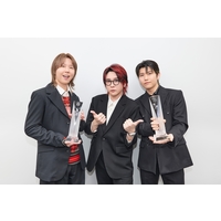 �y�N�ԃf�W�^���A���o���zMrs. GREEN APPLE�A�f�r���[10���N�L�O�x�X�g�w10�x��1��