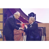 �y�A���[�h�z�k���O�Y�A�wMUSIC AWARDS JAPAN�x���ʌ��J�܎�܂Ɋ��S�u���ꂵ���v�@��\�ȁu�܂�v�����C�����ς��ɉ̏�