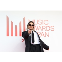 �y�A���[�h�z�wMUSIC AWARDS JAPAN�x�ŗD�G�A���o���܂�Fujii Kaze�uPrema�v�@2�N�A����܁u�_�Ɋ��Ӂv