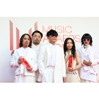 �y�A���[�h�z�wMUSIC AWARDS JAPAN�x�ŗD�G�y�ȏ܂̓T�J�i�N�V�����u���b�v�@�R����Y�����S�u�܂��܂��撣���ȁv